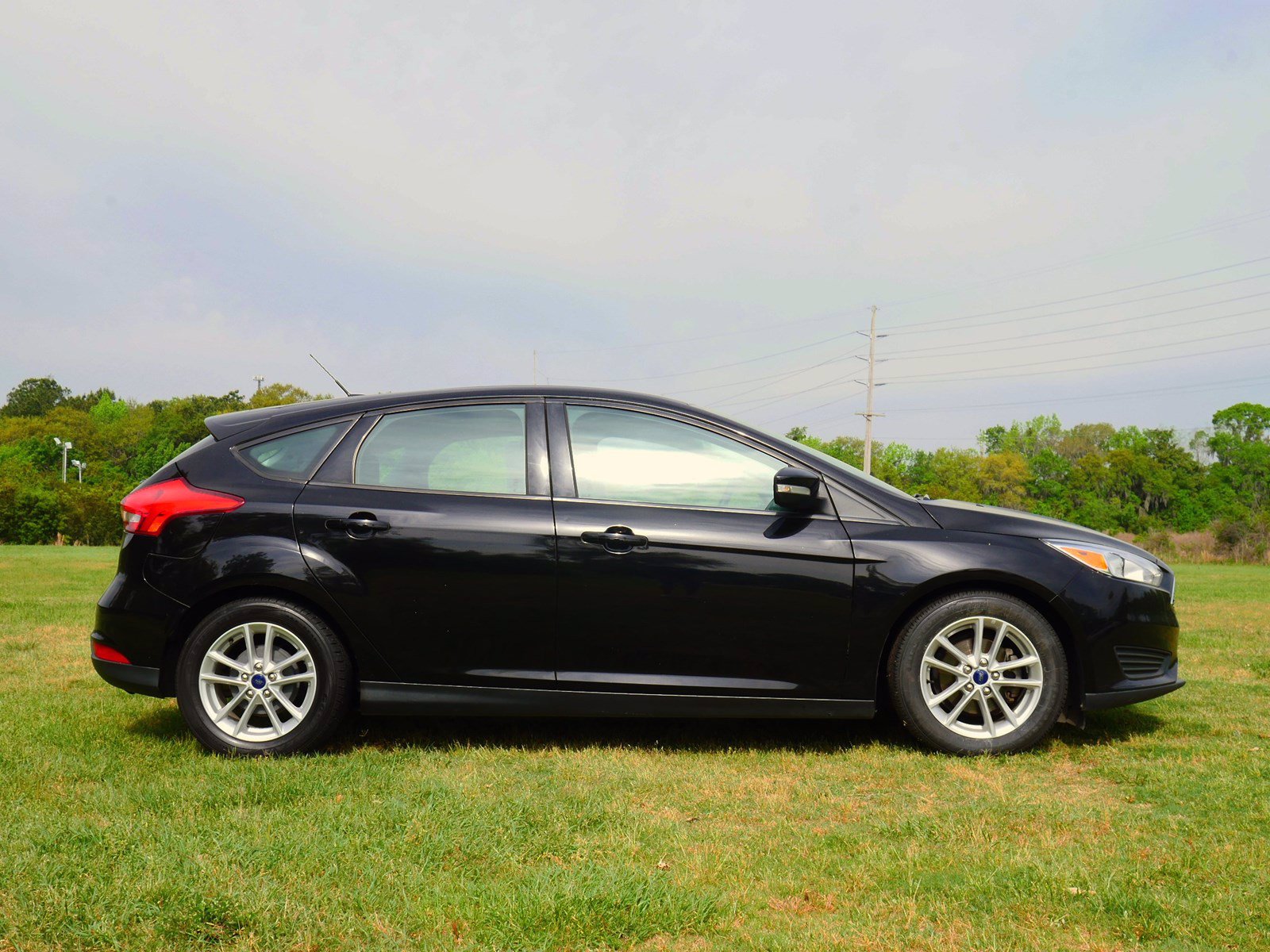 Pre-Owned 2016 Ford Focus SE FWD 4D Hatchback