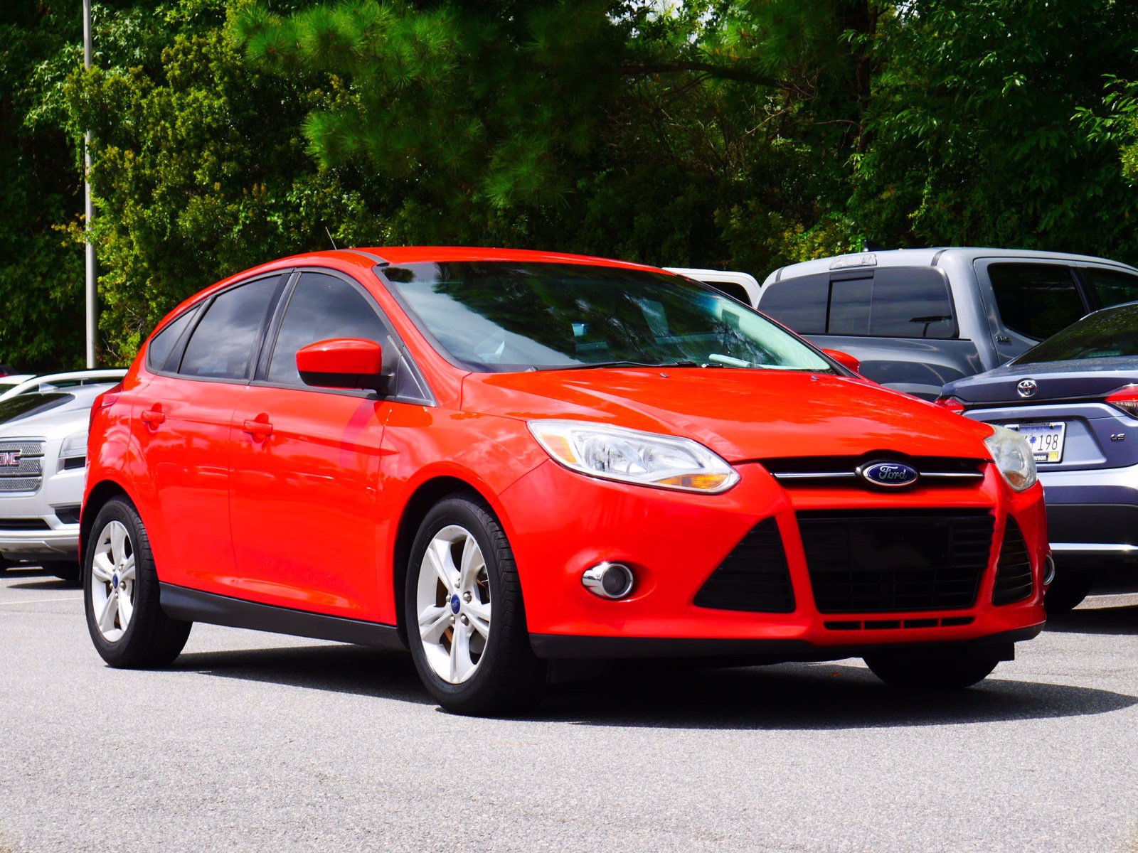 Pre Owned 2012 Ford Focus Se Fwd 4d Hatchback