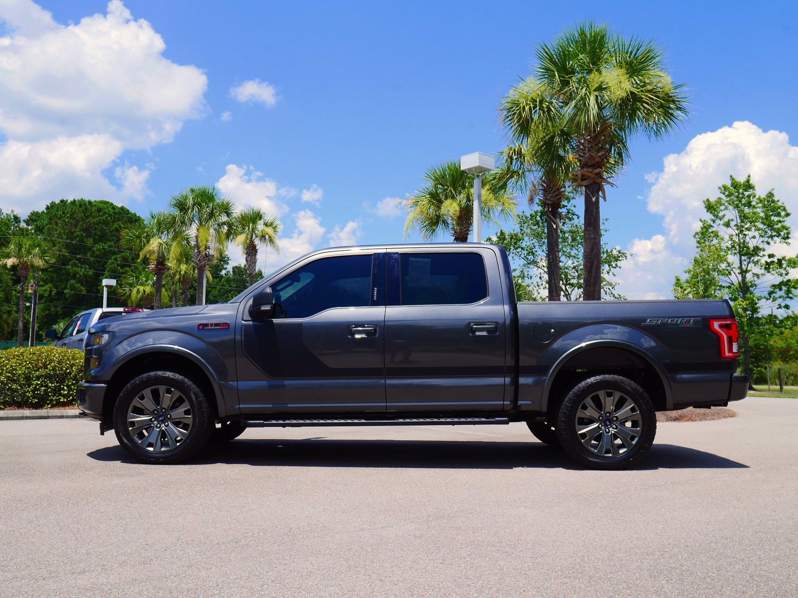 Pre-Owned 2017 Ford F-150 XLT 4WD 4D SuperCrew