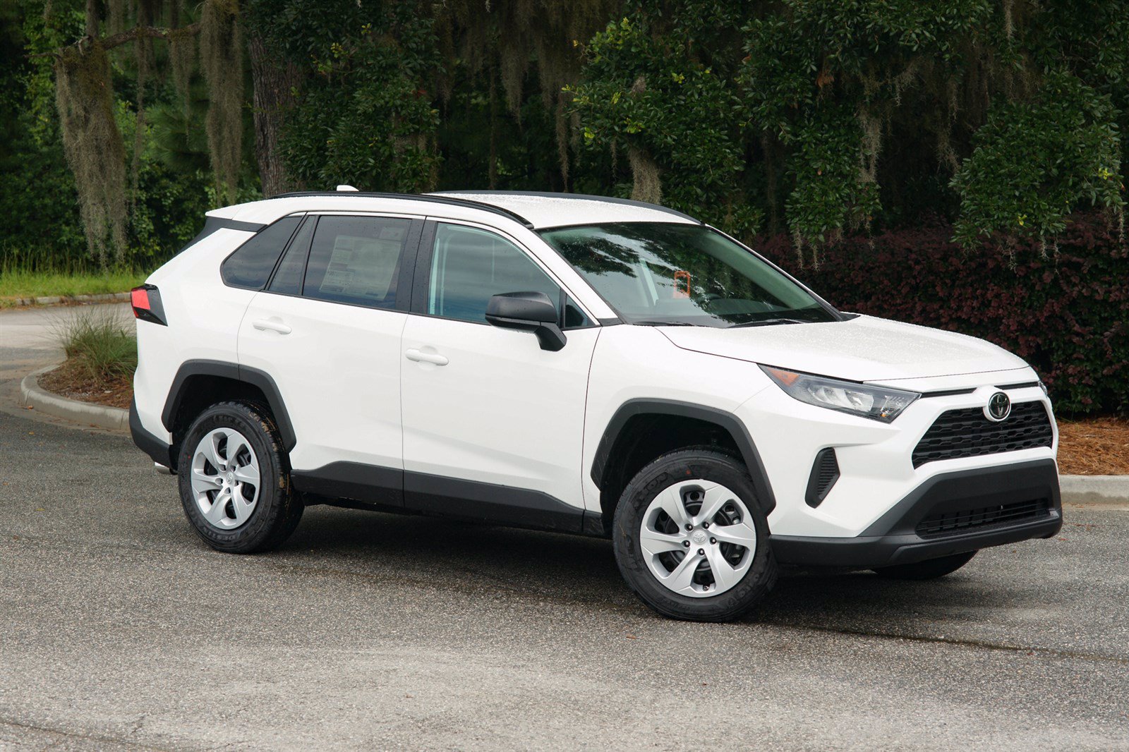 New 2020 Toyota RAV4 LE FWD 4D Sport Utility