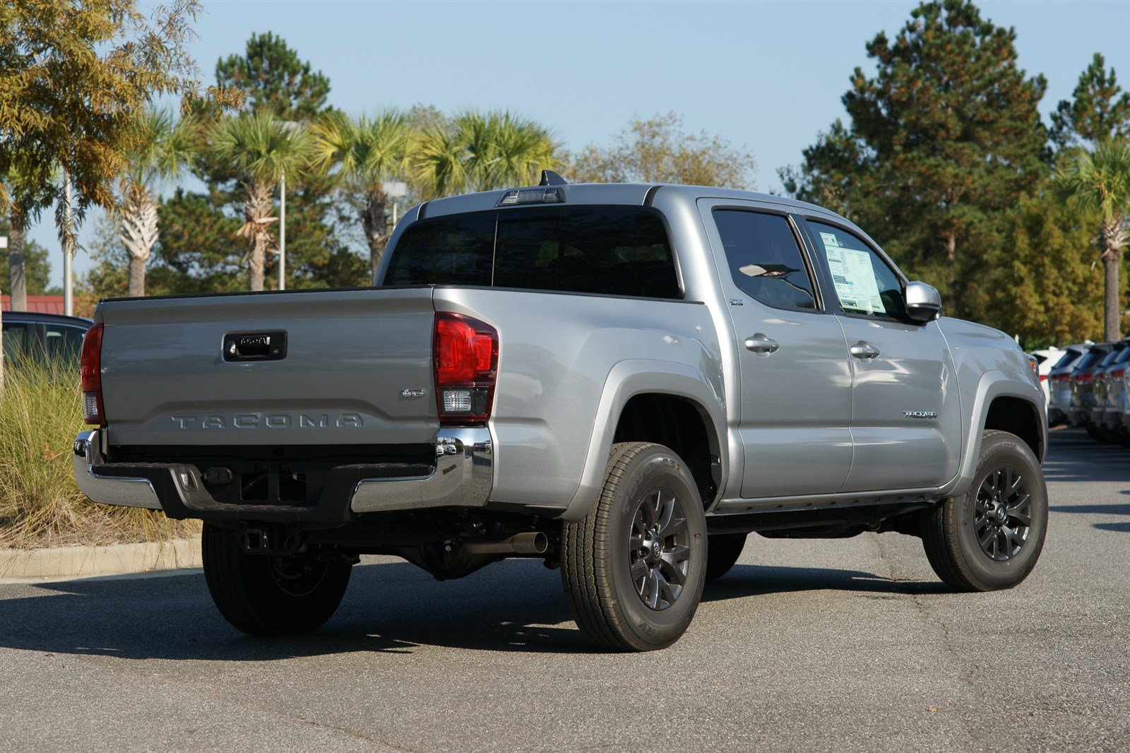 New 2020 Toyota Tacoma SR5 Double Cab 5′ Bed V6 AT (Natl)