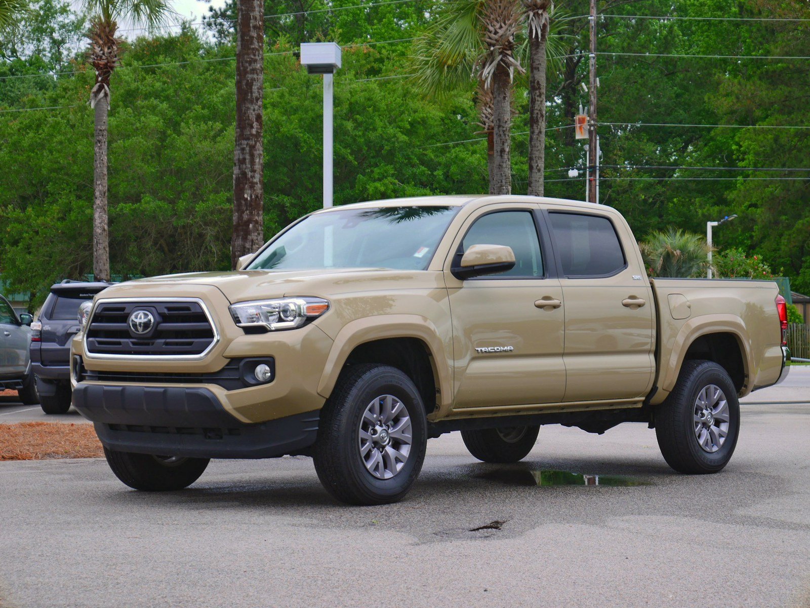 Pre-Owned 2018 Toyota Tacoma SR5 RWD 4D Double Cab