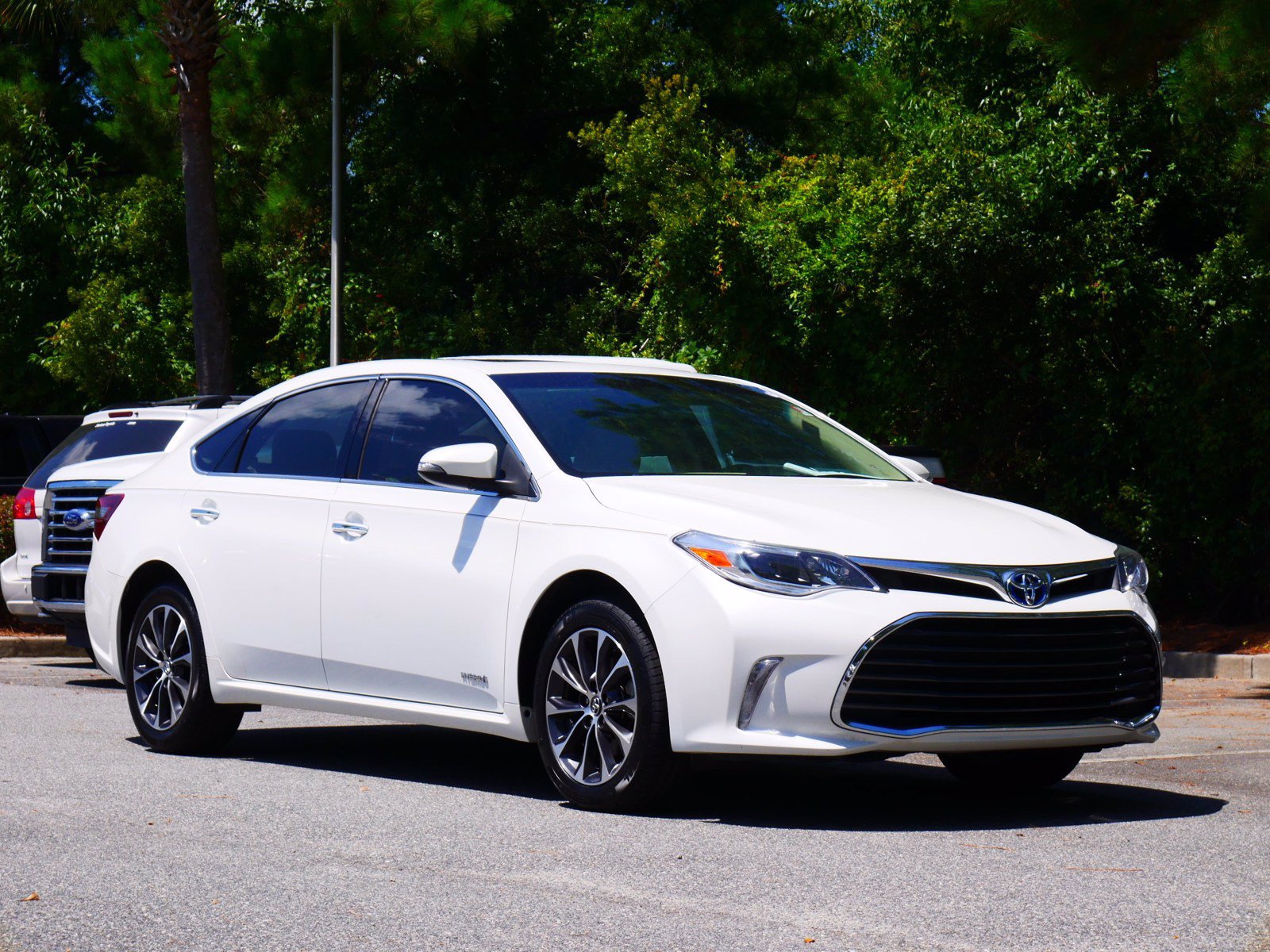 Pre-Owned 2016 Toyota Avalon Hybrid XLE Premium FWD 4D Sedan