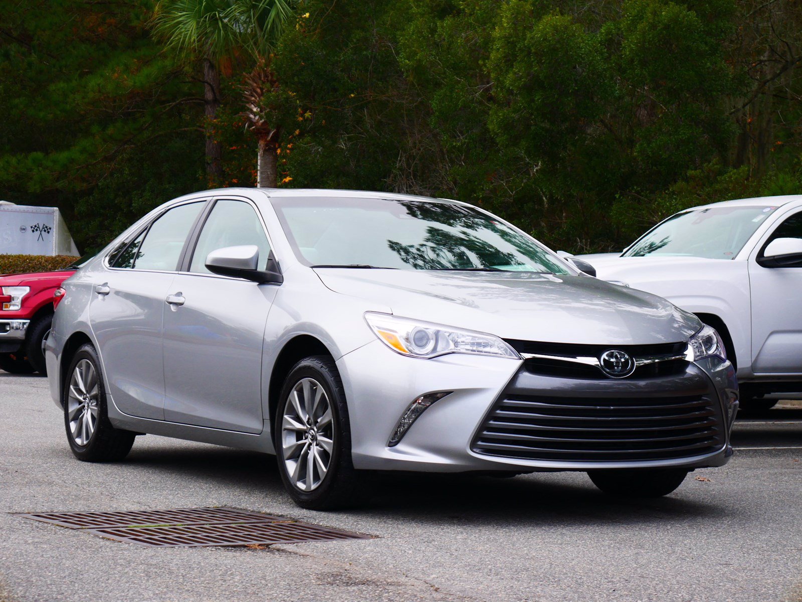 Pre Owned 2017 Toyota Camry Xle Fwd 4d Sedan