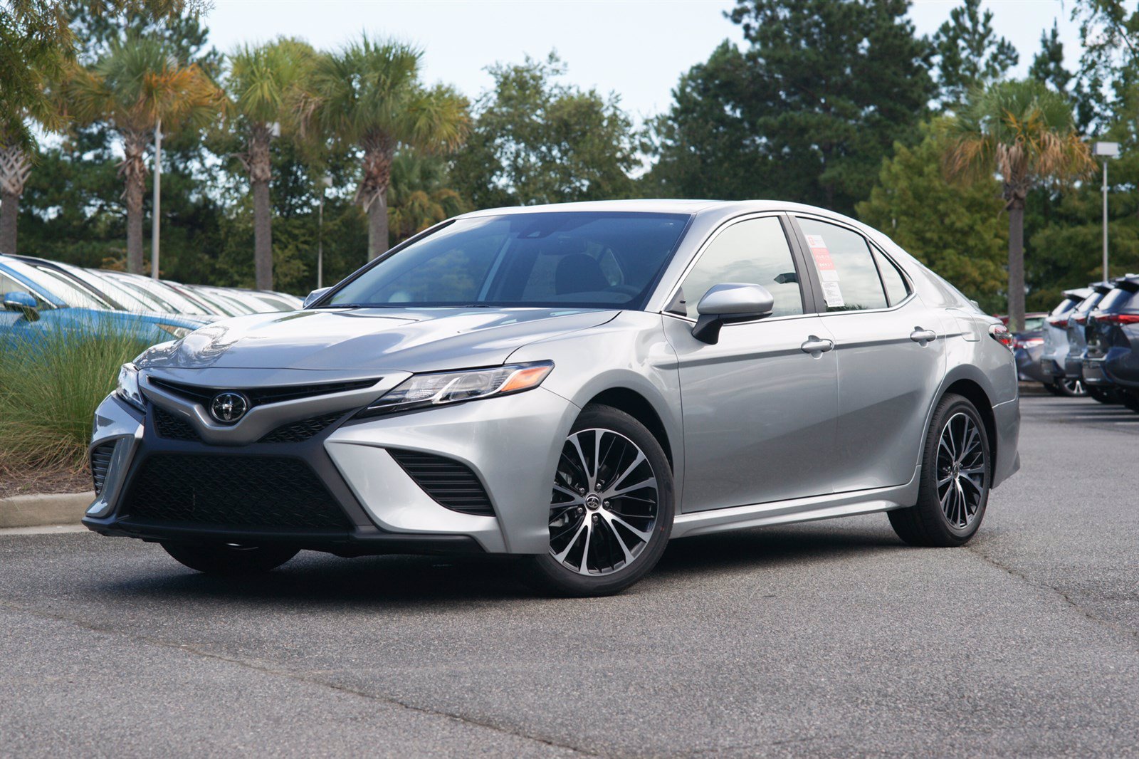 New 2020 Toyota Camry SE FWD 4