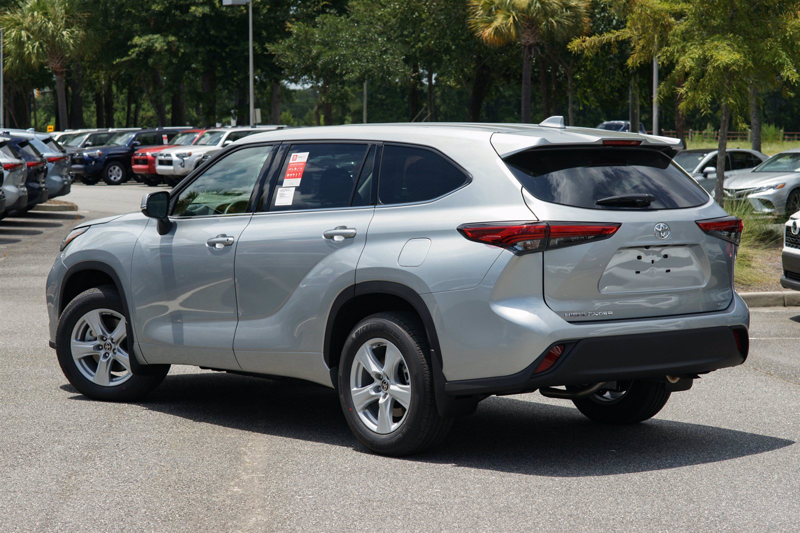 New 2020 Toyota Highlander L AWD 4