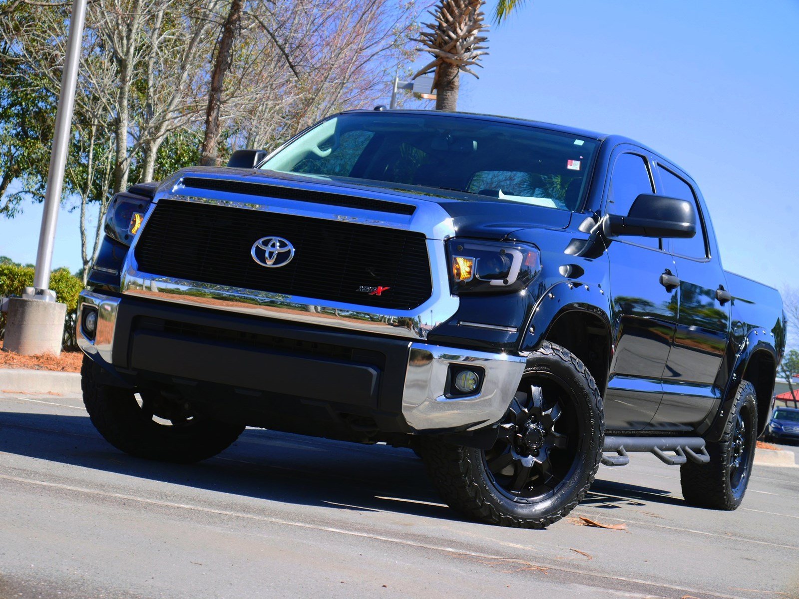 Pre-owned 2016 Toyota Tundra Sr5 4wd 4d Crewmax