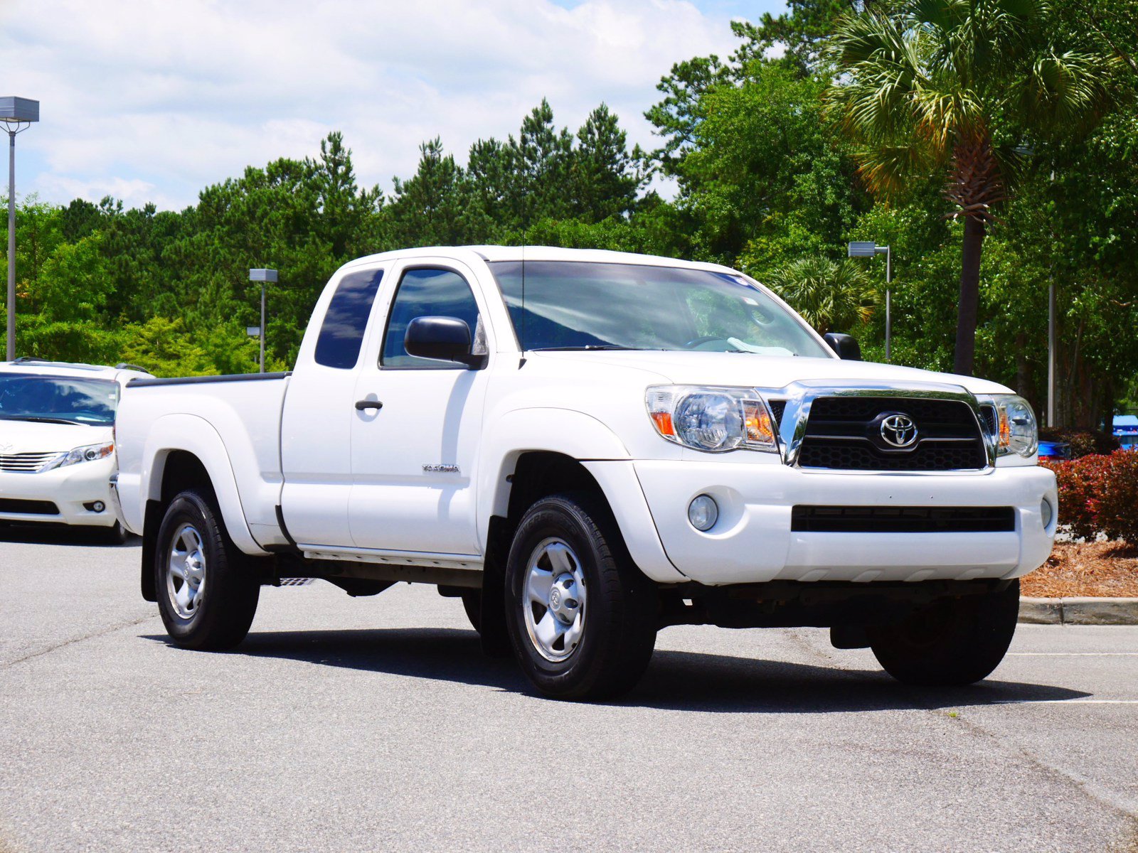 Pre-Owned 2011 Toyota Tacoma PreRunner RWD 4D Access Cab