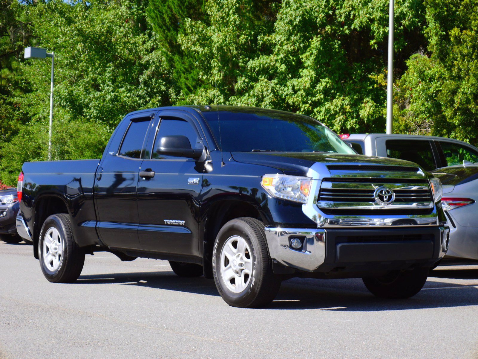 Pre-Owned 2016 Toyota Tundra SR5 4WD 4D Double Cab