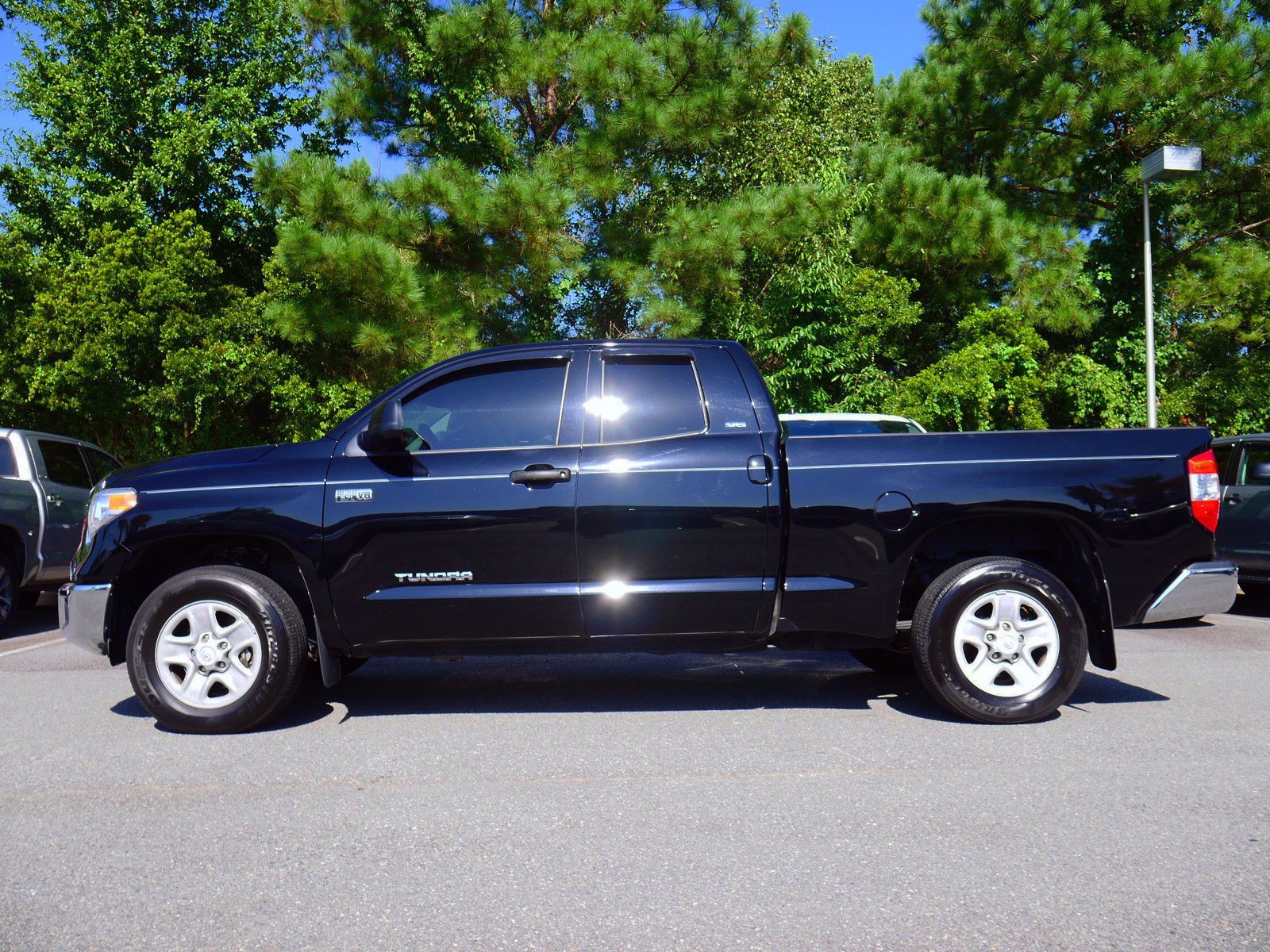 Pre-Owned 2016 Toyota Tundra SR5 4WD 4D Double Cab