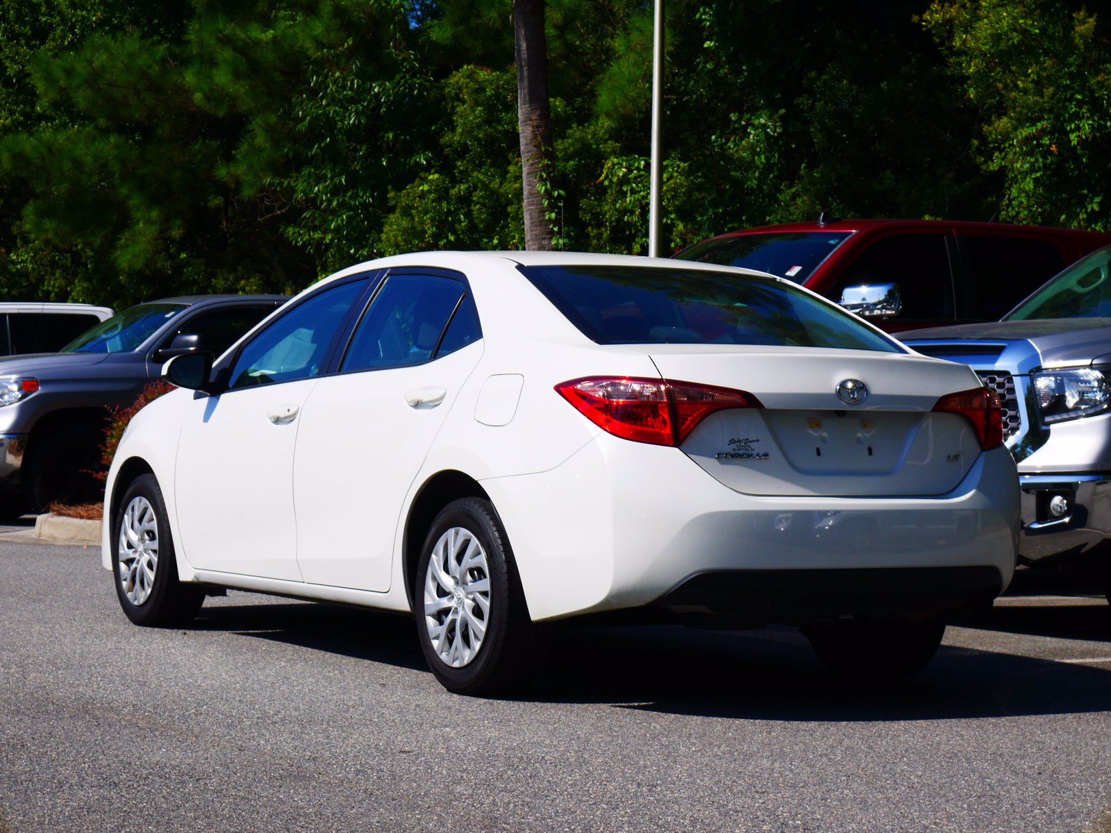 Pre-Owned 2018 Toyota Corolla LE FWD 4D Sedan