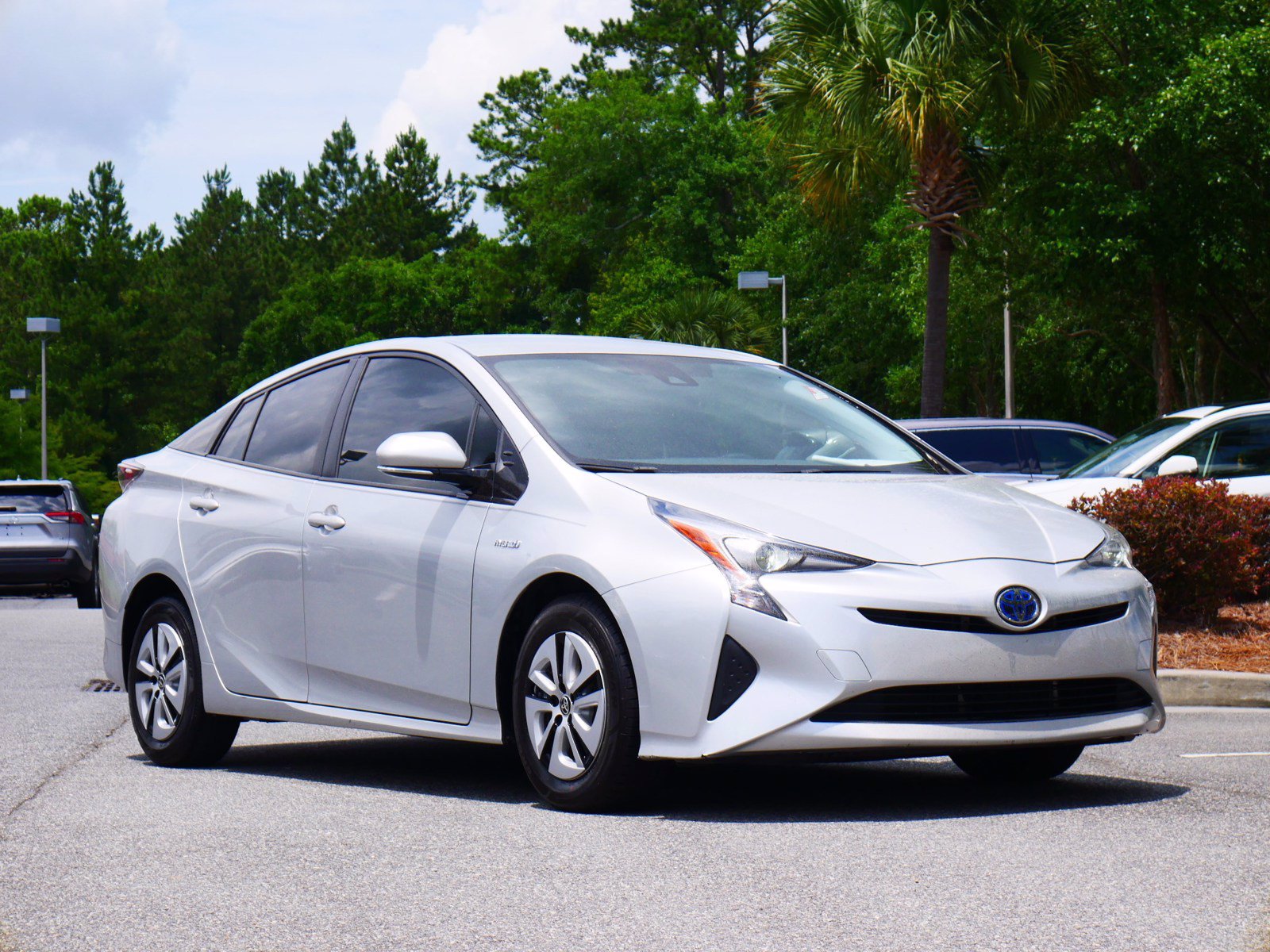 PreOwned 2017 Toyota Prius Three FWD 5D Hatchback
