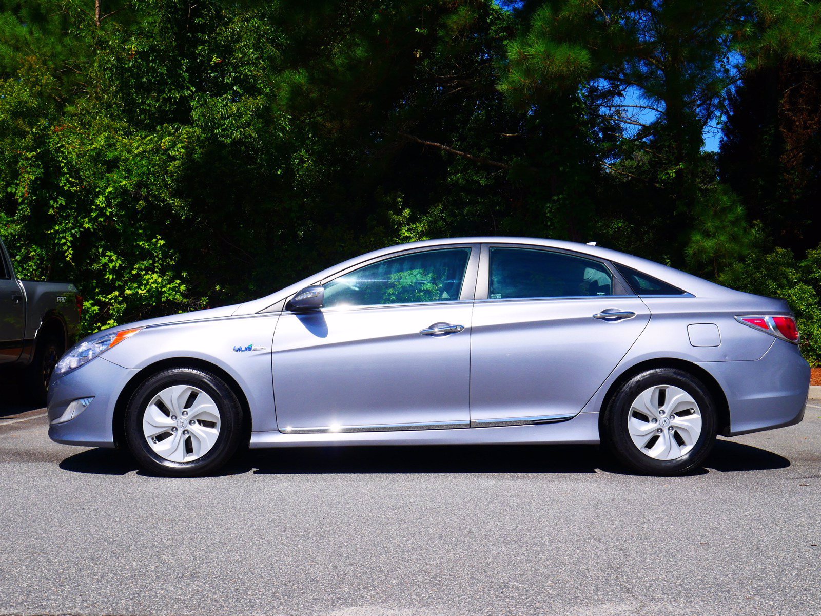 Pre-Owned 2015 Hyundai Sonata Hybrid Base FWD 4D Sedan